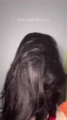 My fav days! 🤭  Shampoo/conditioner extreme length @Redken  Scalp solution @Dr. Groot  Leave in conditioner @K18 Hair  Treatment hair oil @Moroccanoil  Finishing hair oil @Olaplex  Round brush @Olivia Garden International  Blow dryer @T3 Micro 