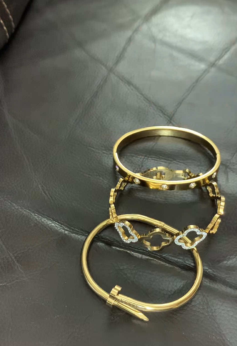 Love these stainless steal bracelets so much, very stylish. @Muse'Luster #stainlesssteel #bracelet #braceletstacks #jewelery #tiktokshopcreatorpicks 