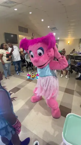 RRTC we at it again!!!!#childrenentertainment #Philly #NYC #JERSEY #familyentertainment #maryland #princesses#hiphopclowns#clowns#cuzzlightyear#hoodie