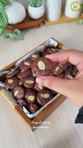 Nyoklat renyah bikinnya gampang dan hasilnnya banyak! Brownies cookies tanpa mixer anti gagal😍 All cookware by @idealifeonline  #resepmudah #idejualan #wandakitchen #resepsimpel #resepkue 