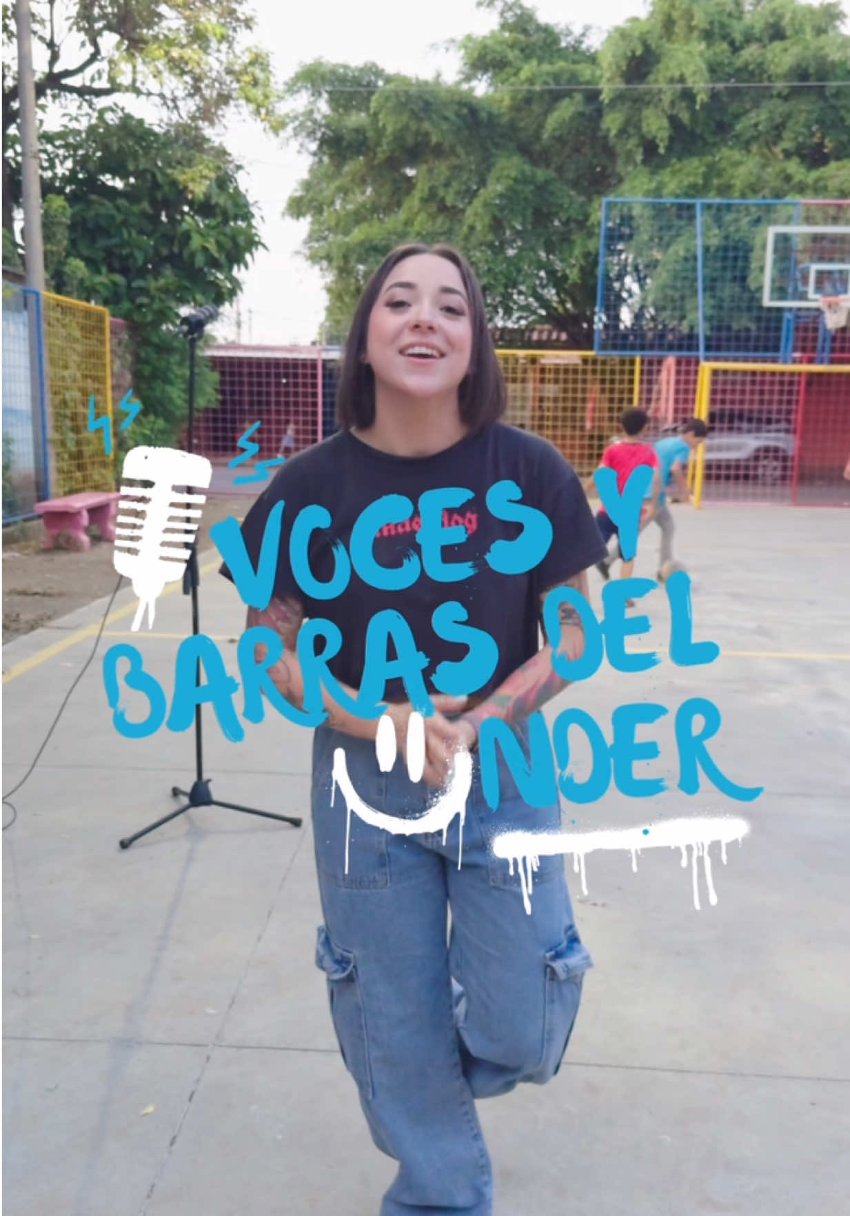 ¡Ya estamos a nos cuantos días de que salga el primer episodio de Voces y Barras del Under!  El protagonista del primer episodio es @Berfranobando de las Américas 3, Managua.  Este proyecto es realizado gracias a la Alianza Francesa y la Unión Europea.  Gracias a La Ratonera Studio por vestir a los artistas con sus camisetas brutales.  Y gracias a el equipo que está trabajando para que este proyecto pueda ser excelente: @LIL’DI @Karel 🐲 y @radio_mecate  - - - #underdog #nicaragua #vocesybarrasdelunder #managua #americas3     