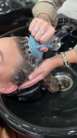 They come for the bouncy blowout, they come back for the experience!   #hairsalon #lynchburghairsalon #paviasalon 