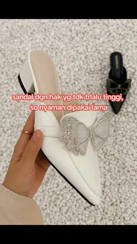 Sandal wanita dgn hak yg tdk  trlalu tinggi,so nyaman dipakai lama #sandalhaktahu #sandalkekinian 