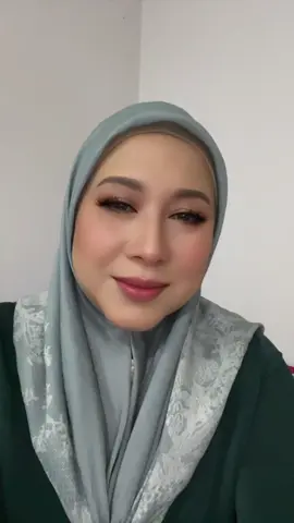 Hah. Mutiara dlm debuan. Kasih? Bukan lah. Mutiara dalam debuan kabus. Hah baru betul. Heee. 