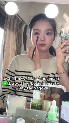 Học viên buổi 1 bên e cỡ đó luôn á . Cam thường lớp make yêu quá nè #daymakeupcanhan #makeupnagoya #tiktok #xuhuong #makeup 