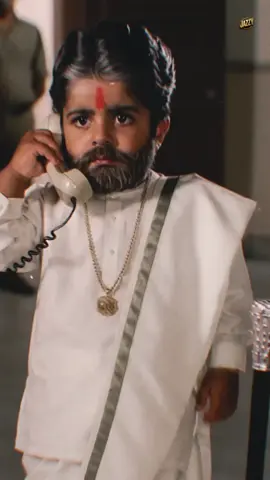 Baby version of Amitabh Bachchan’s iconic Thakur Bhanu Pratap Singh scene from Suryavansham! Too funny & too cute 🤣♥️ #amitabhbachchan #suryavansham #funnyreels #viralshorts #babyreels   