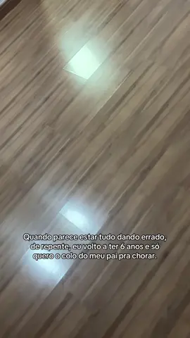 Para sempre a filhinha do papai e eu choro no colo dele mesmo. Pq um dia não vou ter mais esse privilégio. Nesse dia sem dúvidas esse abraço me salvou. ❤️‍🩹 #pai #foryoupage #fyp #littlegirl #viralvideos 