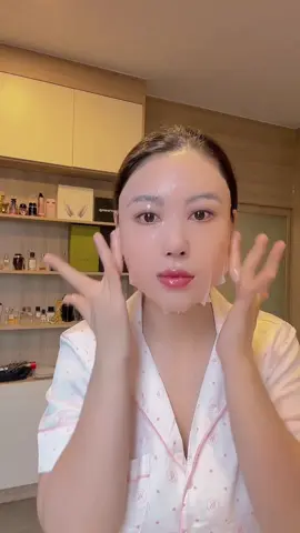 Sáng ngủ dậy đắp miếng nạ #Labiotte nó đãaaaaa