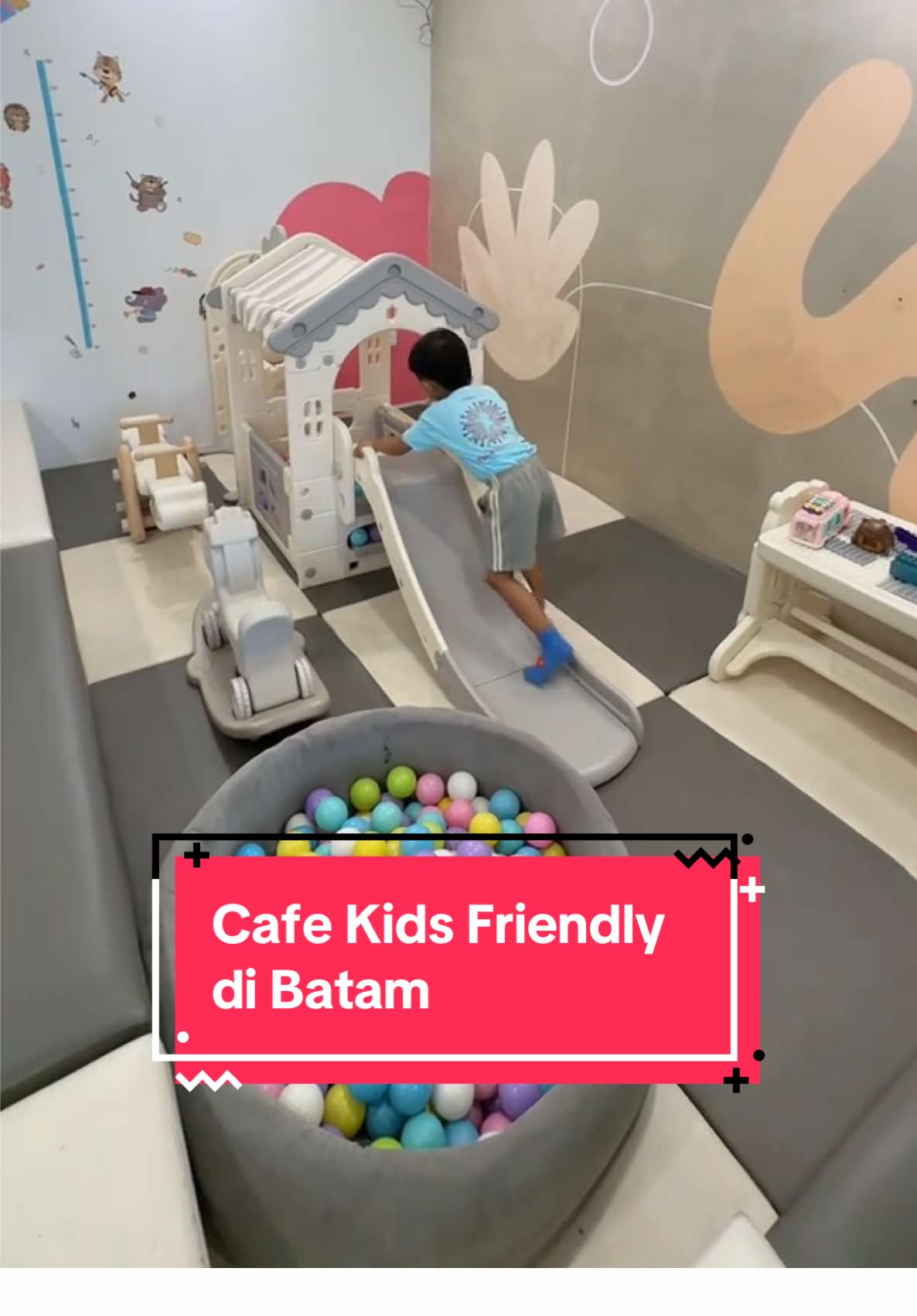 Cafe kids friendly lagi di Batam 🥳 Happy banget kalo ke cafe yang ada mini playground gini. Mami happy bisa makan dengan tenang, anak juga happy 💓 📍 @mittsucafeanddessert  #cafebatam #restobatam #foryou #batamhits #bataktiktok 