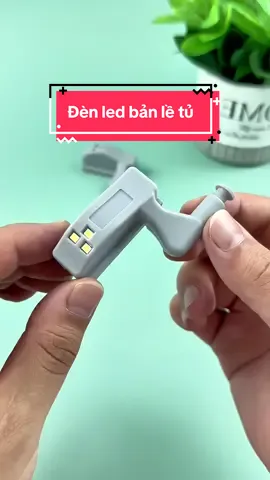 Đèn led gắn bản lề tủ tặng kèm pin  Mở tủ đèn sáng đóng tủ đèn tắt #denledbanle#denled#den  #banle#ngocdiennuoc247 