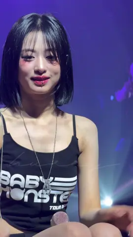 Ahyeon flexes his muscles#ahyeon #babymonster #babymonsterconcert #babymonsterahyeon #chicago 