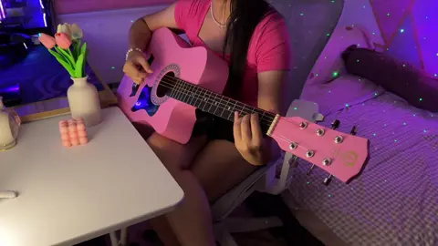 Guitar from @HeartString.os perfect for beginner 🫶🏻🫶🏻🫶🏻 #gitara #guitar #heartstring #guitarforbeginners #Missky 