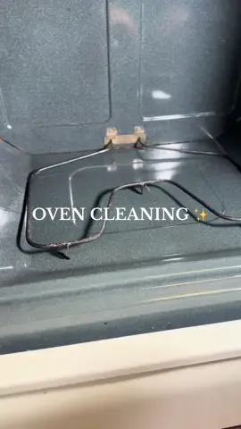 POV: You said you can’t eat at everybody’s house… but wait ‘til you see this glow up 👀✨ SUPER EASY AND QUICK OVEN CLEANING METHOD ❤️ #ovenmakeover #CleanTok #CleaningHacks #OvenCleaning #DeepClean #SatisfyingCleaning #BeforeAndAfter #CleanWithMe #CleaningMotivation #cleaningtips 