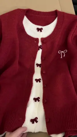 Mùa đông thì k thể thiếu một em áo len đỏ được. #🥶 #thoitrangnu #phoidoxinh #aolennu #xuhuongtiktok 