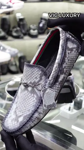 Màu này độc thực sự ☺️ #vicluxury #giayluoinam #giaymoca #giaynamcaocap #giaynam 