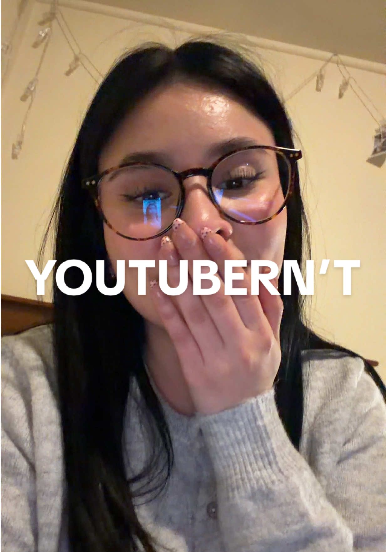BUENO NO SOY AESTHETIC PERO HAY GANAS DE SURGIR!!! NDKDKDK  