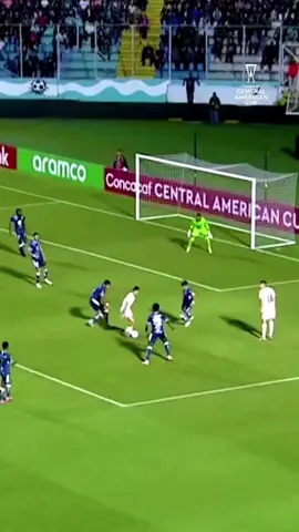 Golazo de Joel Campbell ⚽️💥 Termina el primer tiempo en Honduras, Motagua 1--1 Alajuelense. La serie está 2-1 a favor del Motagua. 