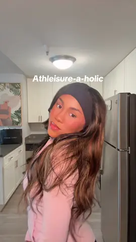 I want to be this @lululemon jacket😭💕💗💖🌸 #lululemon #lululemonjacket #athleisure #workoutjacket 