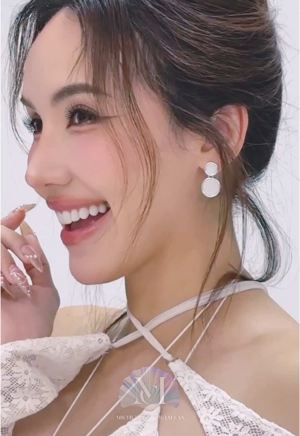 Hello October with 🐚🤍 @มิเชล Michelle  #มิเชลเบอร์แมนน์  #michellebehrmann  #missgrandthailand2025  #5thrunnerupmissgrandthailand2025  #misssupranationalthailand2025 