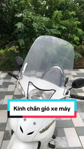 Kính chắn gió xe máy