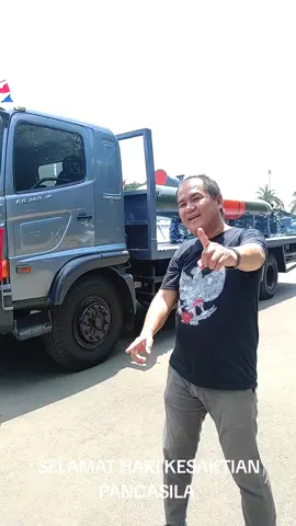 ALUTSISTA TNI adalah singkatan dari ALAT UTAMA SISTEM SENJATA yang merujuk pada alat peralatan utama beserta pendukungnya yang membentuk sistem senjata dan memiliki kemampuan untuk melaksanakan tugas pokok TNI, yaitu menegakkan kedaulatan negara, mempertahankan keutuhan wilayah, dan melindungi segenap bangsa dari ancaman. Alutsista meliputi berbagai peralatan militer canggih seperti pesawat tempur, kapal perang, tank, sistem rudal, hingga sistem komunikasi, yang digunakan oleh TNI ANGKATAN DARAT, ANGKATAN LAUT, dan ANGKATAN UDARA.