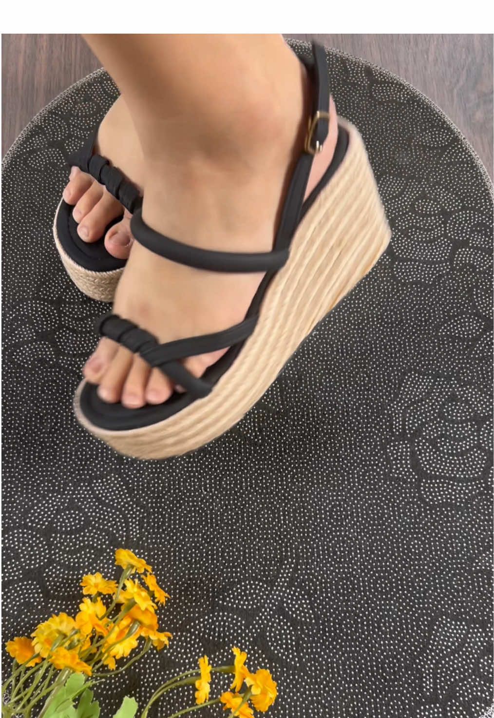 Sandal đế cói quai mảnh cao 8p. #reviewgiaydep #sandal #sandaldecao #caogotdep #fyp 