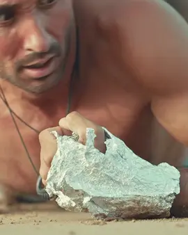 Can he survive after being stranded on the island for 48 hours#movie #foryou 