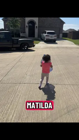 Ya la mando por ek tarragon de agua 😂 #toddlersoftiktok #toddlerlife 