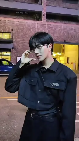 从没有过这么一刻想要回到过去，想在你还在选秀时候遇到你 ##eliothuang #黄星 #hoangtinh 