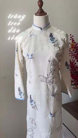 Trăng treo ..Thôi thì bỏ qua trung thu đến tết luôn đi các bà 🤣 #aodai #shopaodaiqueen #aodaitet #xuhuong #aodaihottrend 