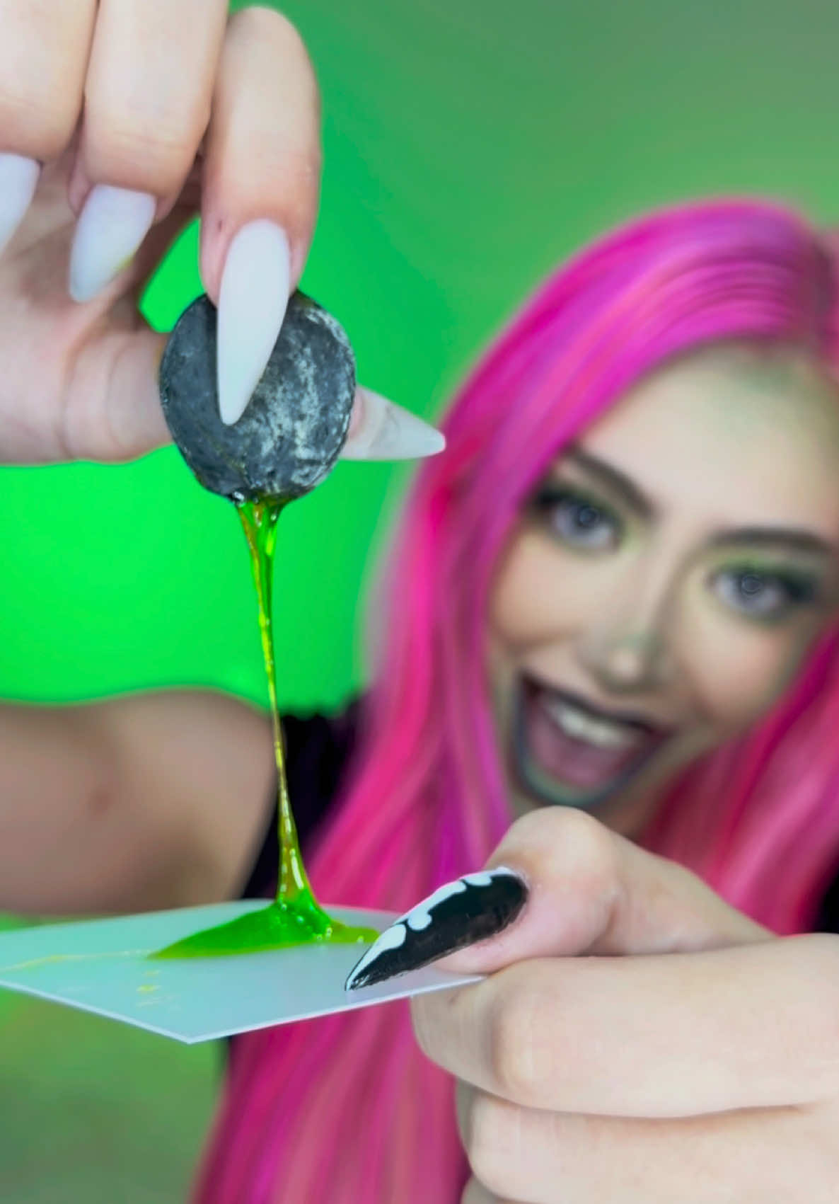 Este Halloween voy a estar bien pendiente 👀 de todos los disfraces y makeups que armen con los colores de Bubbaloo 🍬 Sorpréndanme, porque quiero ver de todo!! 🎃🧛🏻‍♀️ #InfluencerBubbalooBoo