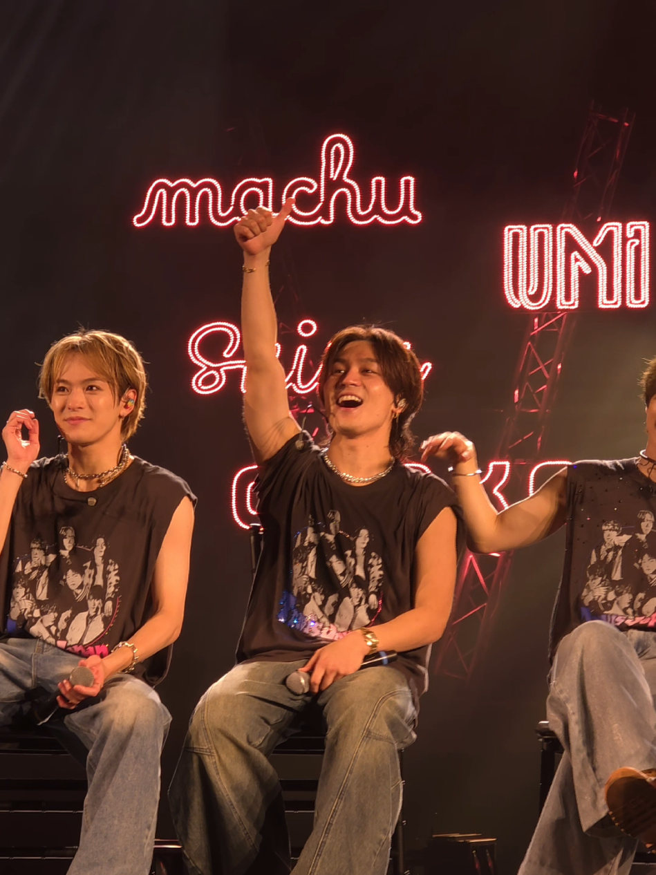 サプライズに気付いた瞬間のげんたくん、わぁ〜って大きなお口あけてびっくりしてるのかわいすぎるし、松松で目合わせて喜んでるのも愛おしい😢🩵 #TravisJapan #トラジャ #松田元太 #松倉海斗#travisjapanworldtour2025 