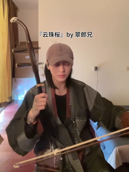 云珠桜  翠郞兄 This song is one of the many soundtracks for the Japanese anime 