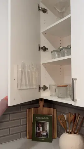 Never digging through drawers for straws again 🍹✨ #strawholder #organizationhacks #selenasincerely 