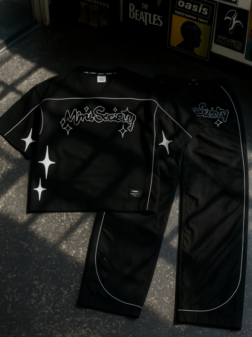 Streetwear on point, vibe makin keren! #MiniSociety #StreetwearStyle #OOTD #UrbanLook #HypeFit  