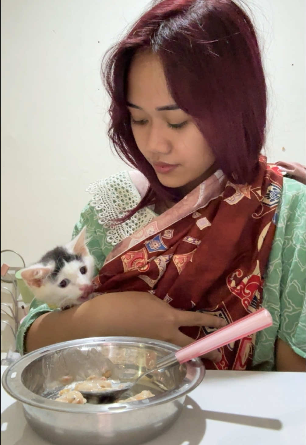 Omoda, anakku. Mami minta maaf ya nak, kalo mami ada salah. Asalkan Momo tau, Momo itu disayang banget sama mami dan papa. Kami kasih semuanya buat Momo, biar Momo seneng, biar Momo hidupnya layak dan bahagia. Semoga apa yang mami dan papa usahakan bikin hidup Momo puas ya nak. Maaf mami ga tau kalo Momo akan pergi ninggalin mami dan papa selamanya.. Karena malam itu mami optimis kalo Momo akan sembuh💔