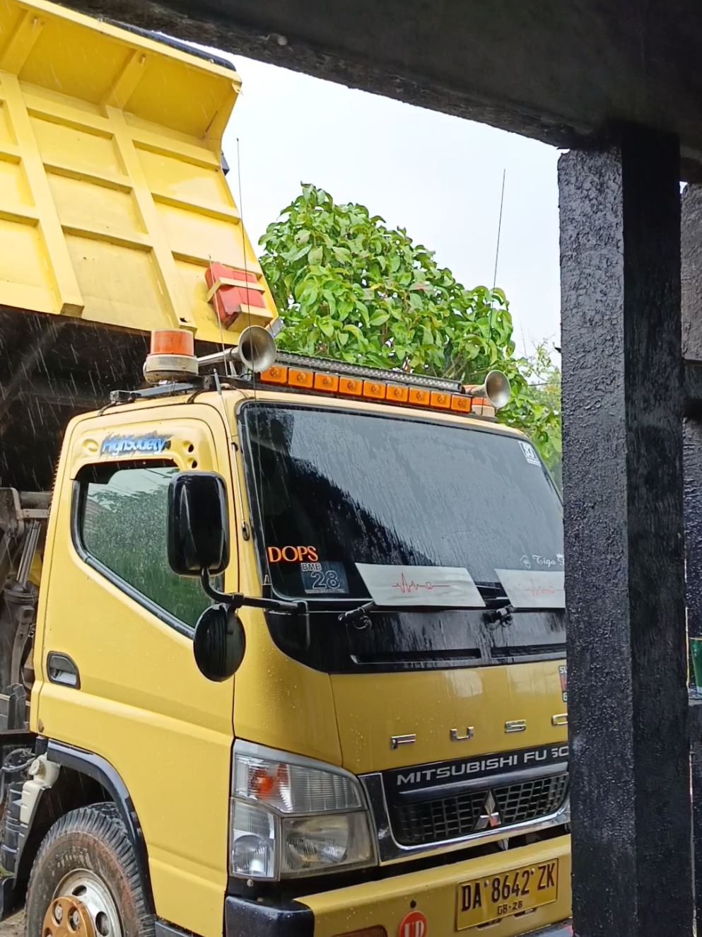 #drivermuda #truckkalimantan #tigaputri #menggiring 