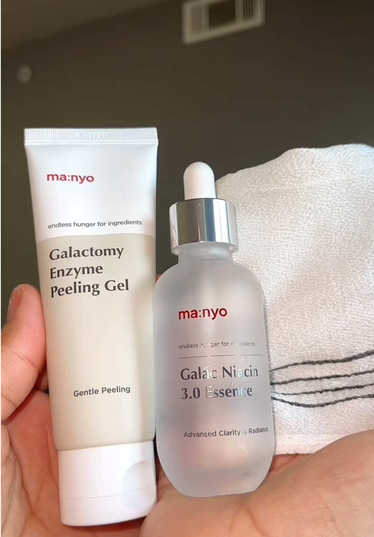 ✨ AD 💖The Korean secret to glowing, makeup-ready skin is here! 🧤 Exfoliate gently with ma:nyo’s Peeling Gel inspired by Ttaemiri, then brighten + smooth with Galac Niacin 3.0 Essence 🌸 ➡️ Available now on Amazon! @ma:nyo US   #manyo  #koreanskincare #SkinCare #peeling  #creatorsearchinsights 