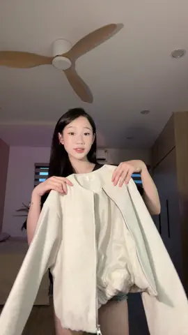 + 1 áo khoác 😚.  #thoitrang #aokhoac #thudong #aokhoacbomber 