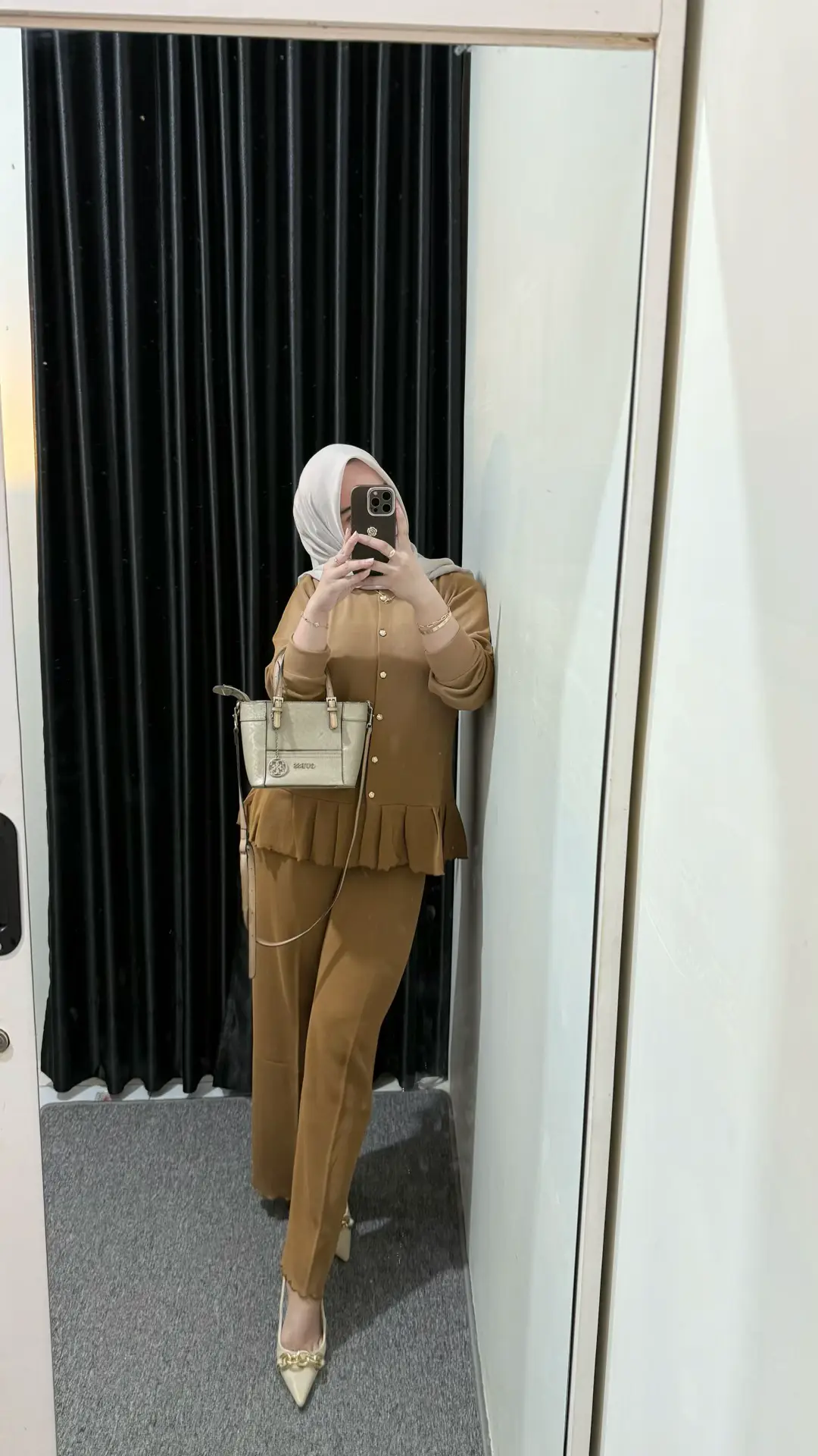 Jangn bosen bosen dengn onesetku🤍#inspirasiootd#otdfashion#fyp  