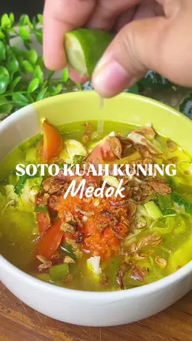 Pecinta soto wajib cobain ini sih 🤤🤤#fyp #viral #lewatberandafyp #sotokuahkuning #sotoayam #masakansimple #masakanrumahan #masakanindonesia #simplerecipe 