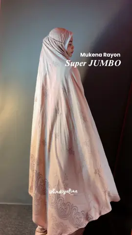 Aman nih kalo di depan blower masjid. Ga bakal takut tersingkap, mukena nya super JUMBOOO!! #mukena #mukenabali #mukenasuperjumbo #mukenajumbo #mukenarayonpremium 