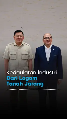 Indonesia memiliki potensi besar Logam Tanah Jarang (LTJ) yang tersebar di Sumatera, Kalimantan, Sulawesi hingga Jawa. Sesuai arahan Bapak Presiden Prabowo Subianto, mineral strategis ini harus dimanfaatkan di dalam negeri untuk modernisasi alat pertahanan dan pengembangan kendaraan listrik. Saya bersama Menteri Pertahanan dan Dirut PT Pindad membahas pengkajian nilai tambah LTJ, termasuk turunan dari pengolahan timah. Sejumlah BUMN juga akan dilibatkan, agar LTJ benar-benar menjadi sumber energi masa depan sekaligus penggerak ekonomi nasional.