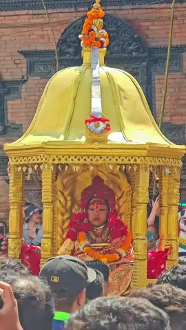 The reign ends, but memories remains ❤️  The former Royal Kumari, Trishna Shakya returns back home after holding the title of Kumari for over eight years. She is succeeded by a two year old Arya Tara Shakya, who is the new Royal Kumari of Kathmandu ❤️  Video Provided By Avas Ranjit @Jatra diariesss  #kumari #livinggoddess #goviral #fyp 