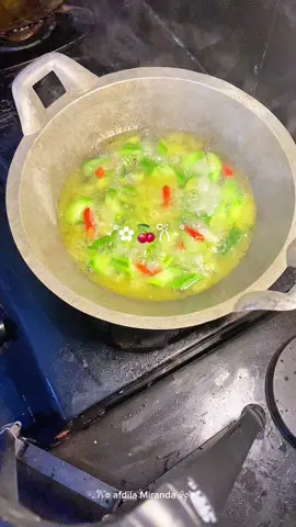 Tetap ngonten meskipun pakai alat seadanya dan gak seestetik kreator lain🥰 #dapurestetik #masakansederhana #affiliatetiktok #creatorsearchinsights #iburumahtangga #pemulatiktok 