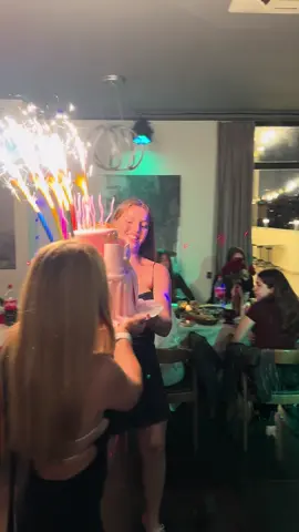 30 სექტემბერს ყველაზე გამორჩეული ხალხი ვიბადებით😂😂😂მთელს ერს გილოცავთ ჩემს დაბადებას👸🏻🤭