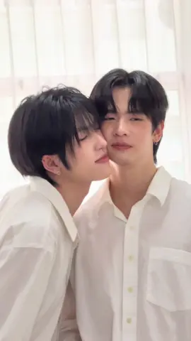 ใครไหวไปก่อนเลย ชนแก้มกันได้ละมุนอะไรขนาดนี้ เป็นงานวันเกิดที่หวานมาก 🫠💖 #LatteKimMakeMeritDay2025 #ลาเต้คิม #LatteKim #lattetnc #kkim_pst 