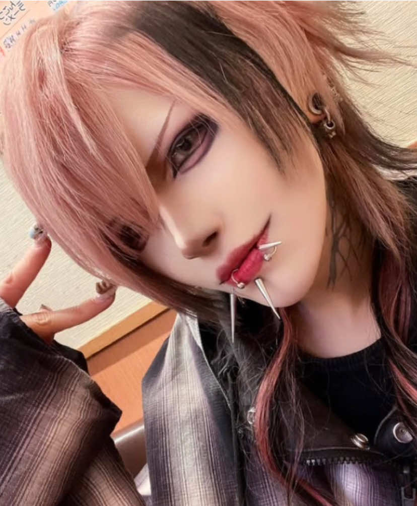 he’s so cool looking #gedraji #zolpidem #gedrajizolpidem #jpop #visualkei 