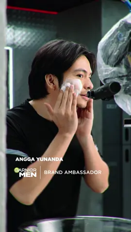 INTRODUCING: @angga.yunanda THE GENTLEMAN FOR #GarnierMenID 🙌 Lo udah tau karyanya 🎬 Sekarang, siap tunjukin versi Gentleman terbaik lo bareng Angga? 👊 #GarnierIndonesia #NyamanLawanJerawat
