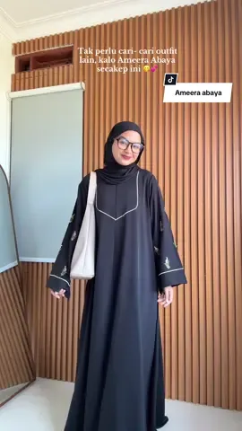 Definisi warna hitam emang gak pernah gagal 😋💕 #melisasyari #gamishitam #abayabordir #abayahitam #ootdabaya 